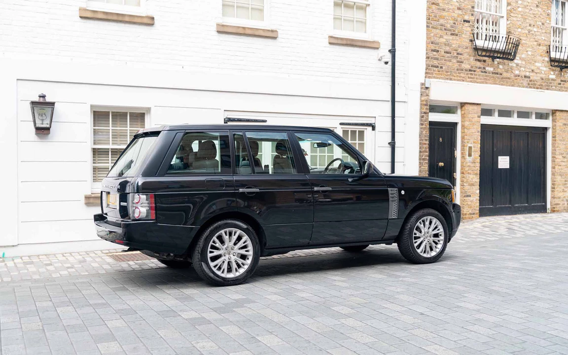 2011 Land Rover Range Rover L322 - Image 17 of 31