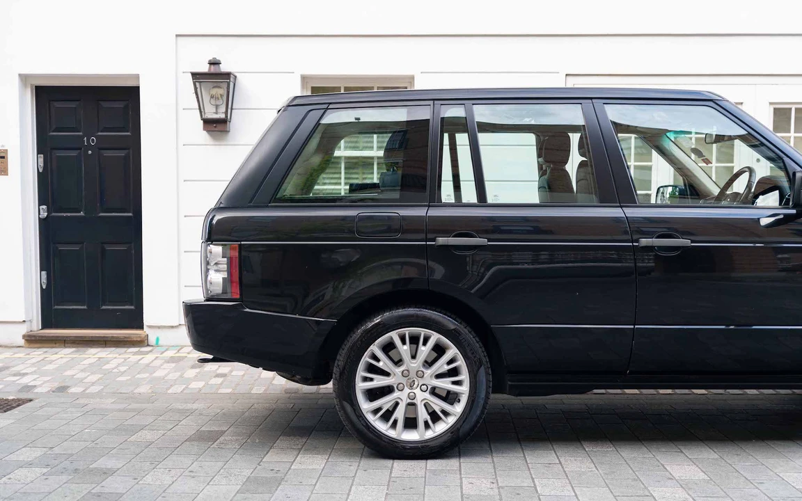 2011 Land Rover Range Rover L322 - Image 15 of 31