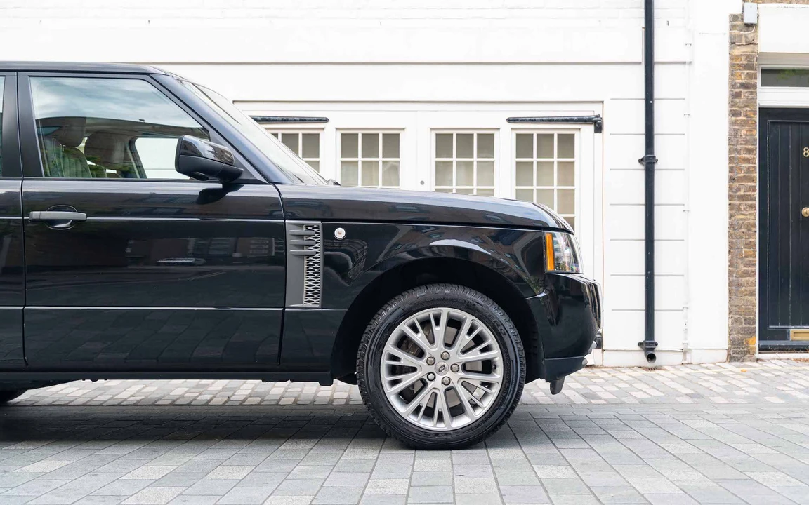 2011 Land Rover Range Rover L322 - Image 16 of 31