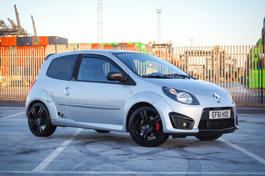 2011 Renault - Image 2 of 31