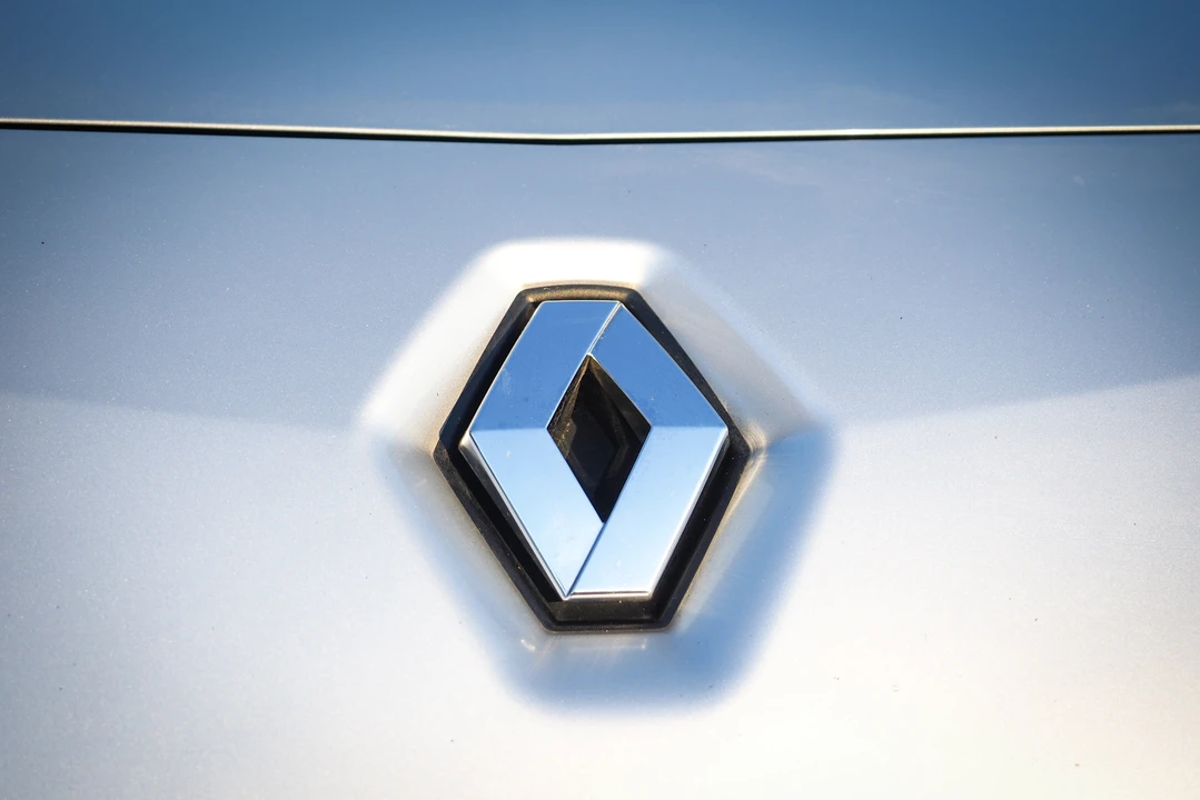 2011 Renault - Image 24 of 31