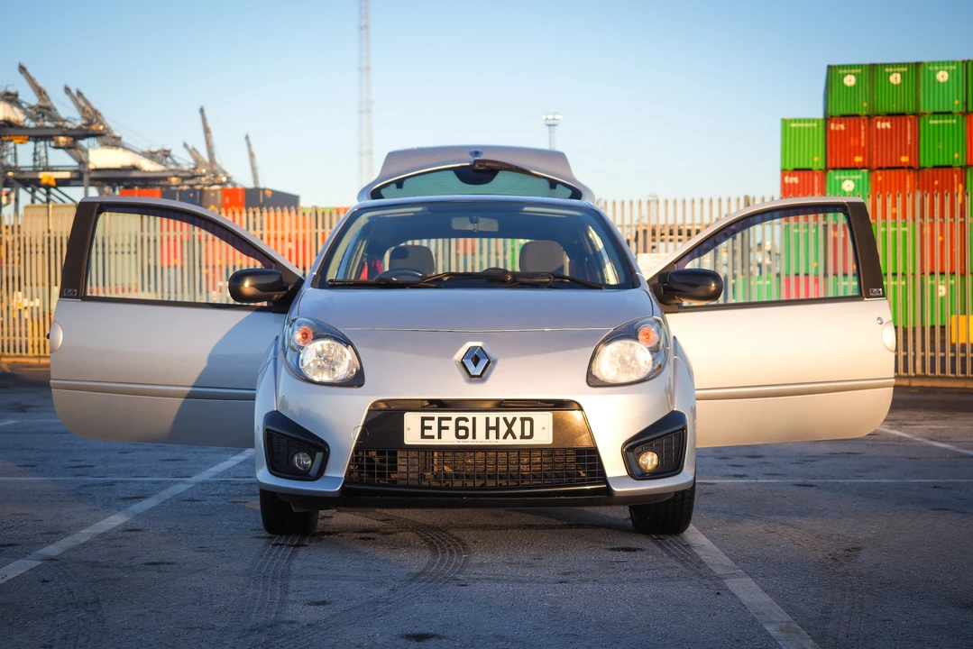 2011 Renault - Image 18 of 31
