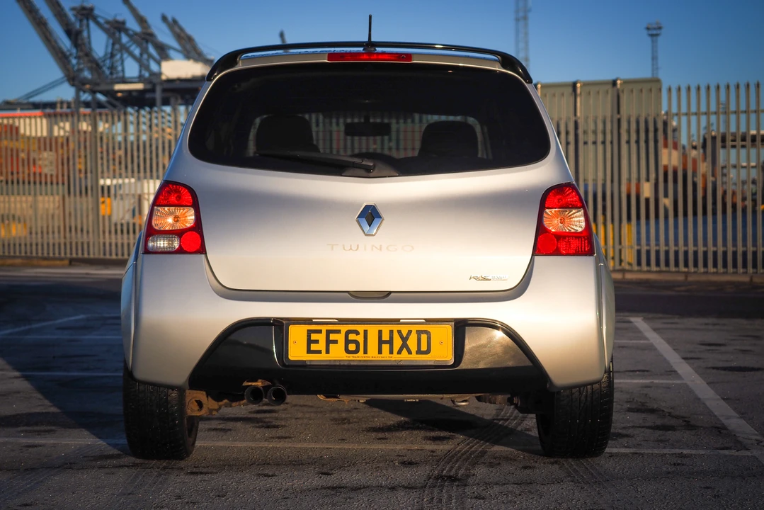 2011 Renault - Image 7 of 31