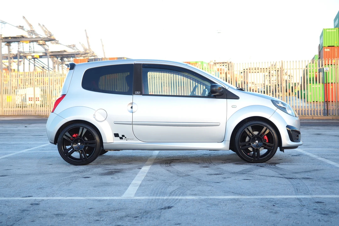 2011 Renault - Image 15 of 31