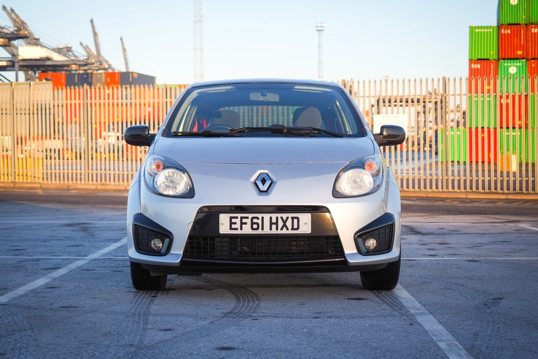2011 Renault - Image 3 of 31