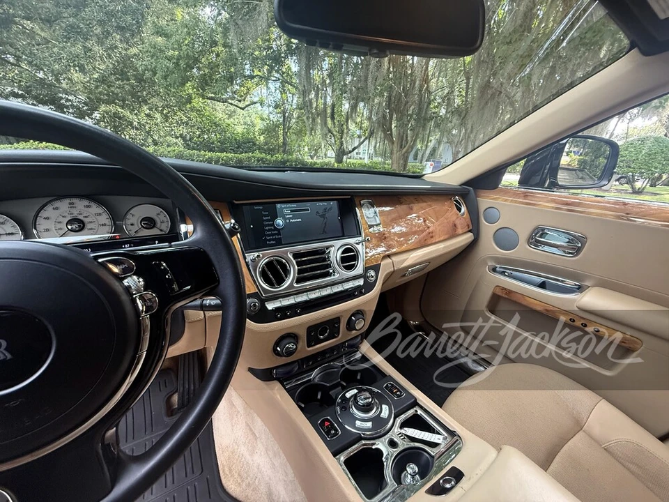 2011 Rolls-Royce Ghost 1st Gen - Image 24 of 31