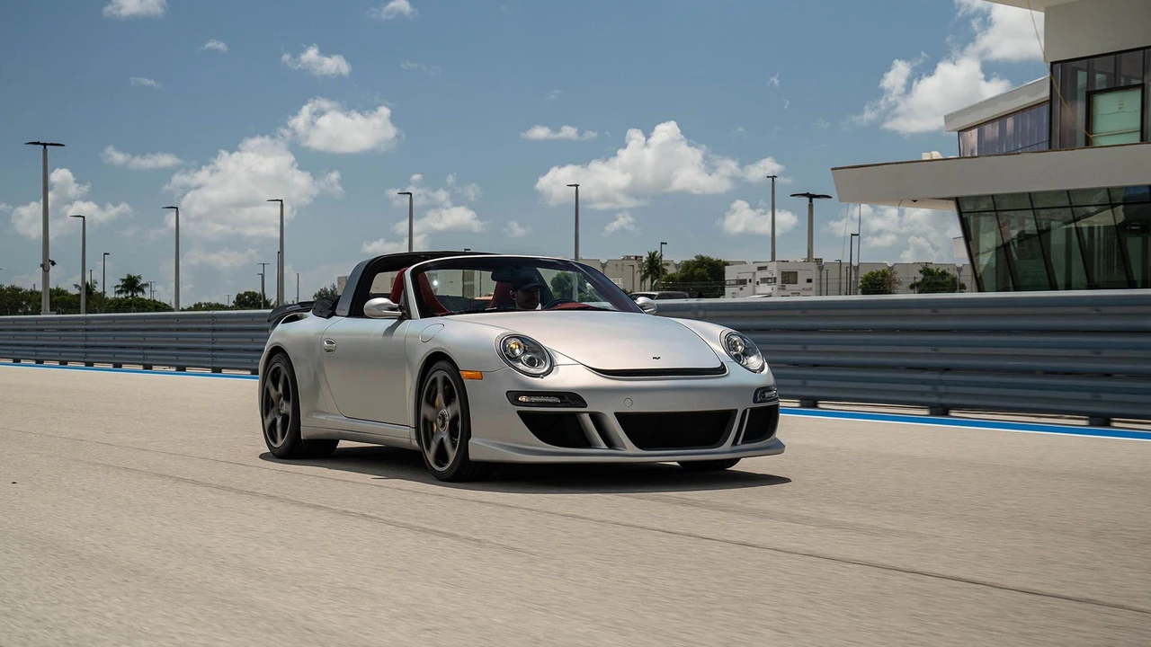2011 RUF - Image 11 of 31