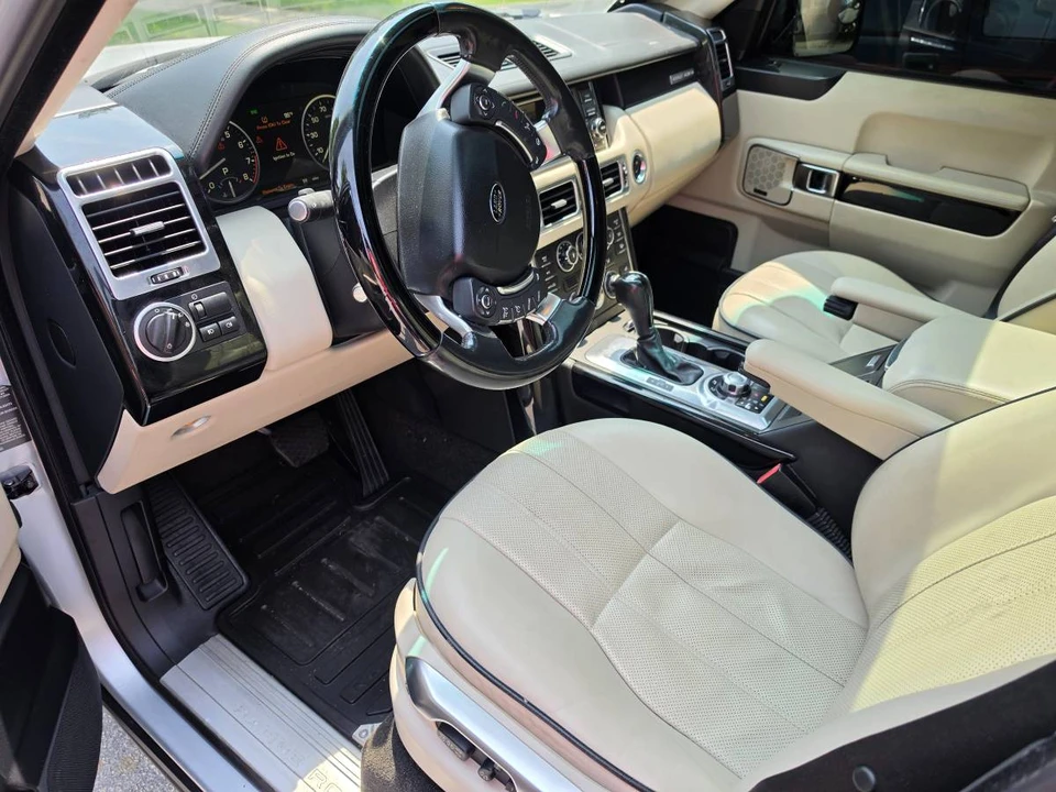 2011 Land Rover Range Rover L322 - Image 12 of 20