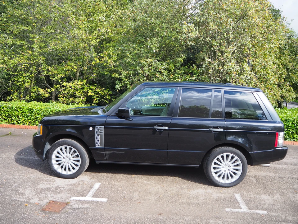 2011 Land Rover Range Rover L322 - Image 12 of 31