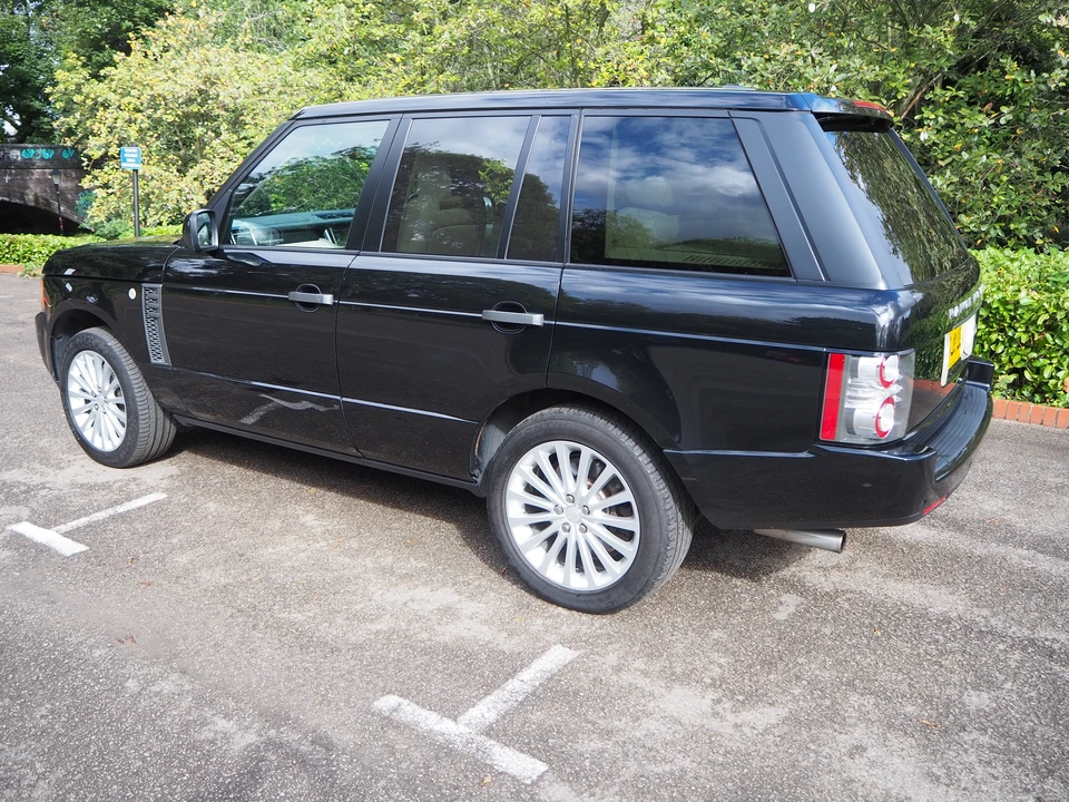 2011 Land Rover Range Rover L322 - Image 11 of 31