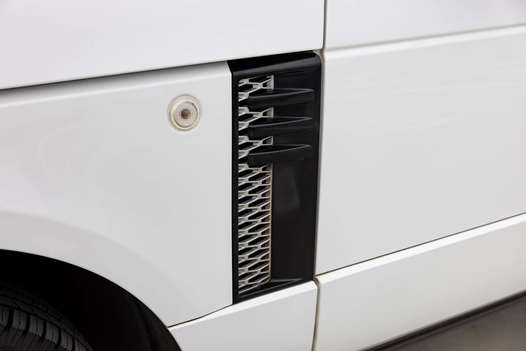 2011 Land Rover Range Rover L322 - Image 17 of 31