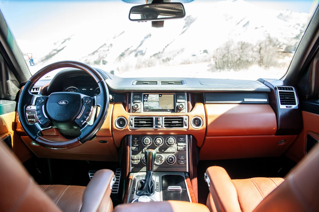 2011 Land Rover Range Rover L322 - Image 19 of 24