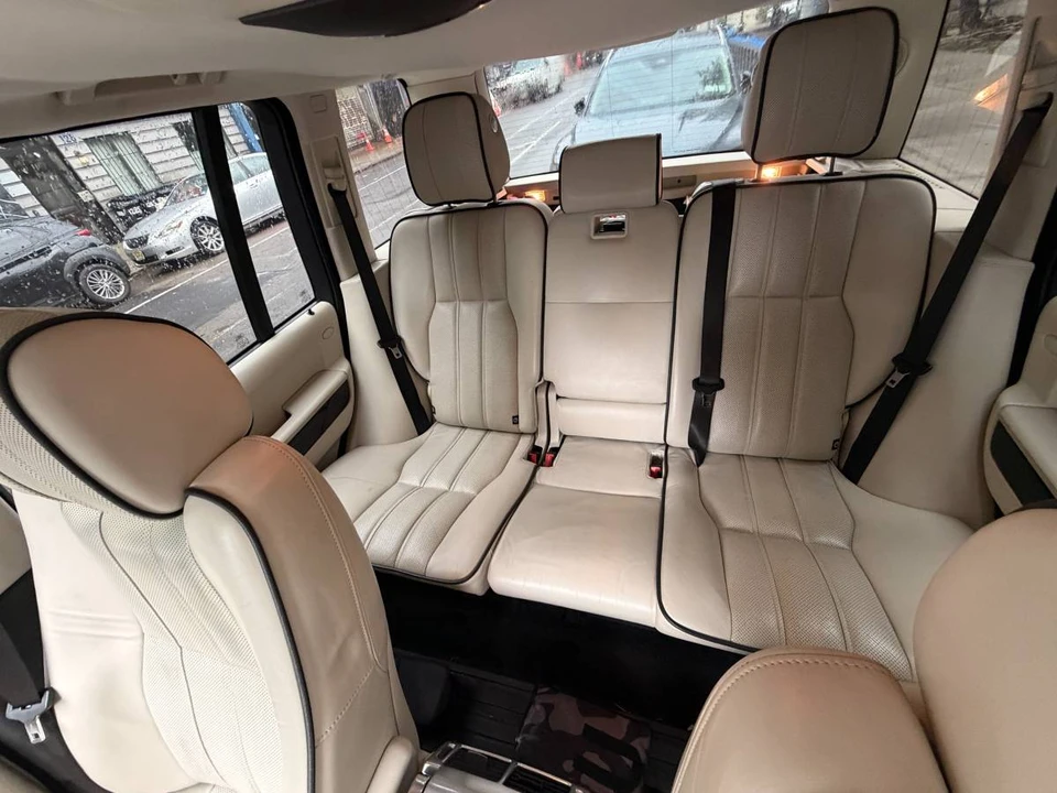 2011 Land Rover Range Rover L322 - Image 16 of 17