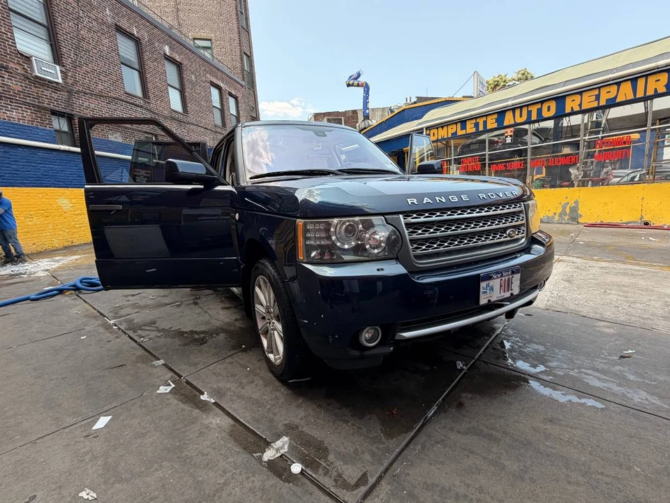2011 Land Rover Range Rover L322 - Image 2 of 15