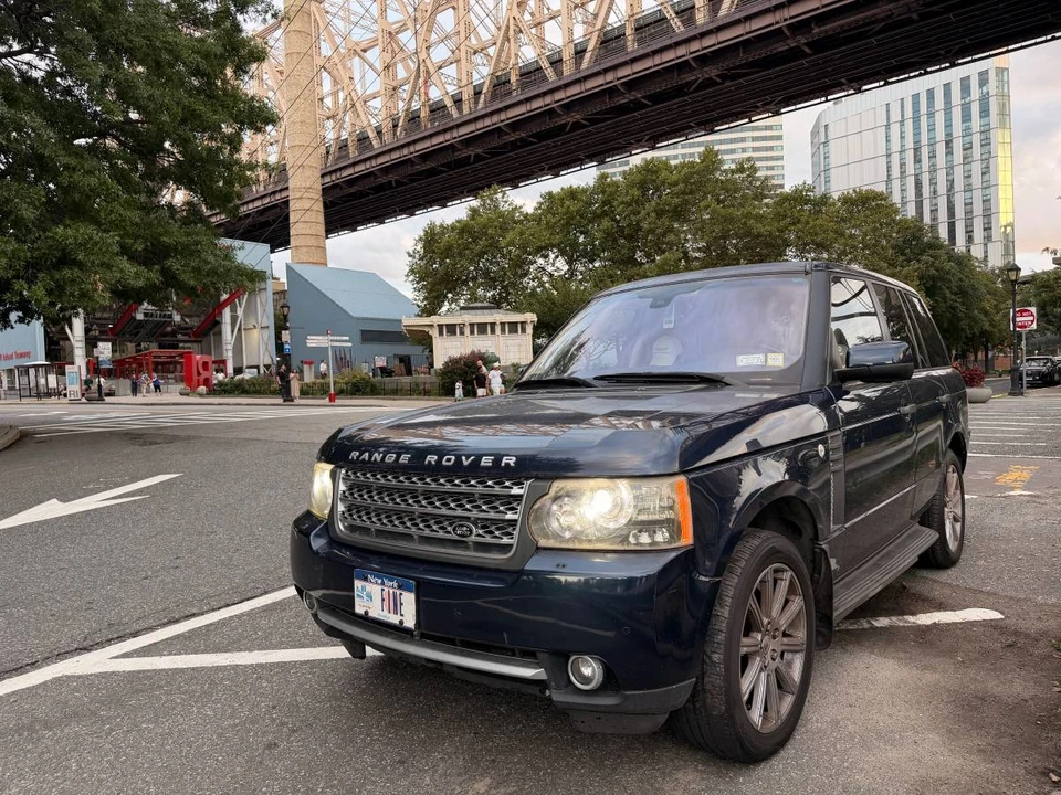 2011 Land Rover Range Rover L322 - Image 2 of 17