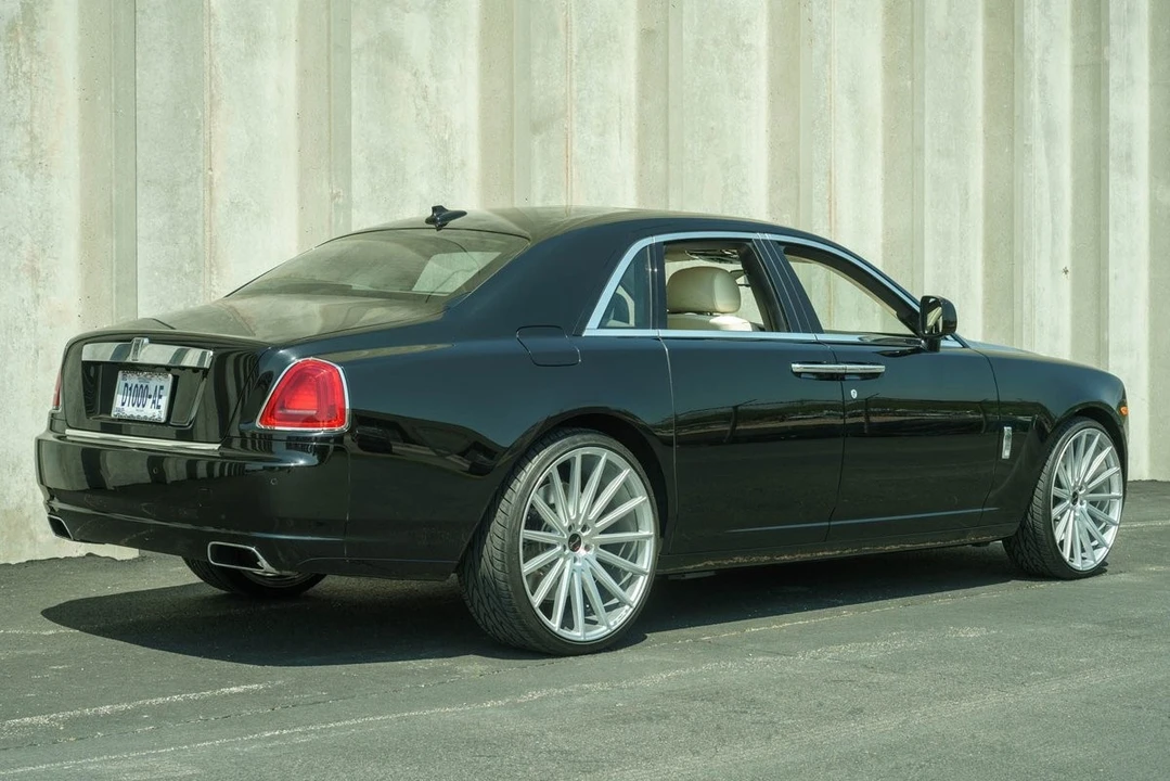 2011 Rolls-Royce Ghost 1st Gen - Image 27 of 31