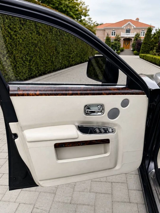 2011 Rolls-Royce Ghost 1st Gen - Image 11 of 12