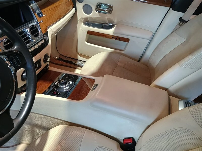 2011 Rolls-Royce Ghost 1st Gen - Image 18 of 20