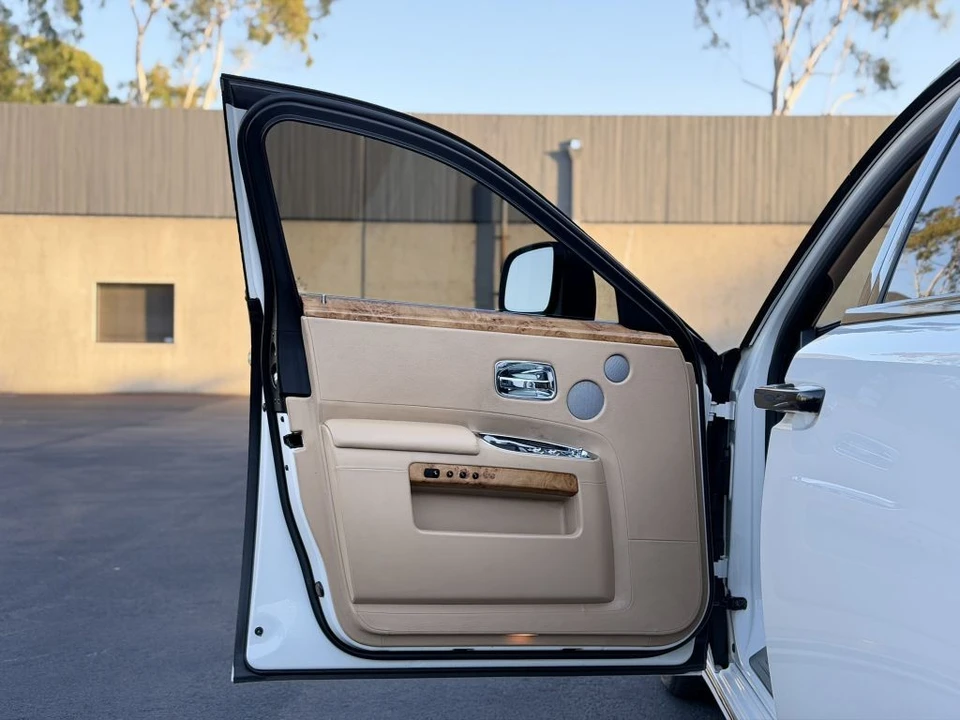 2011 Rolls-Royce Ghost 1st Gen - Image 29 of 31