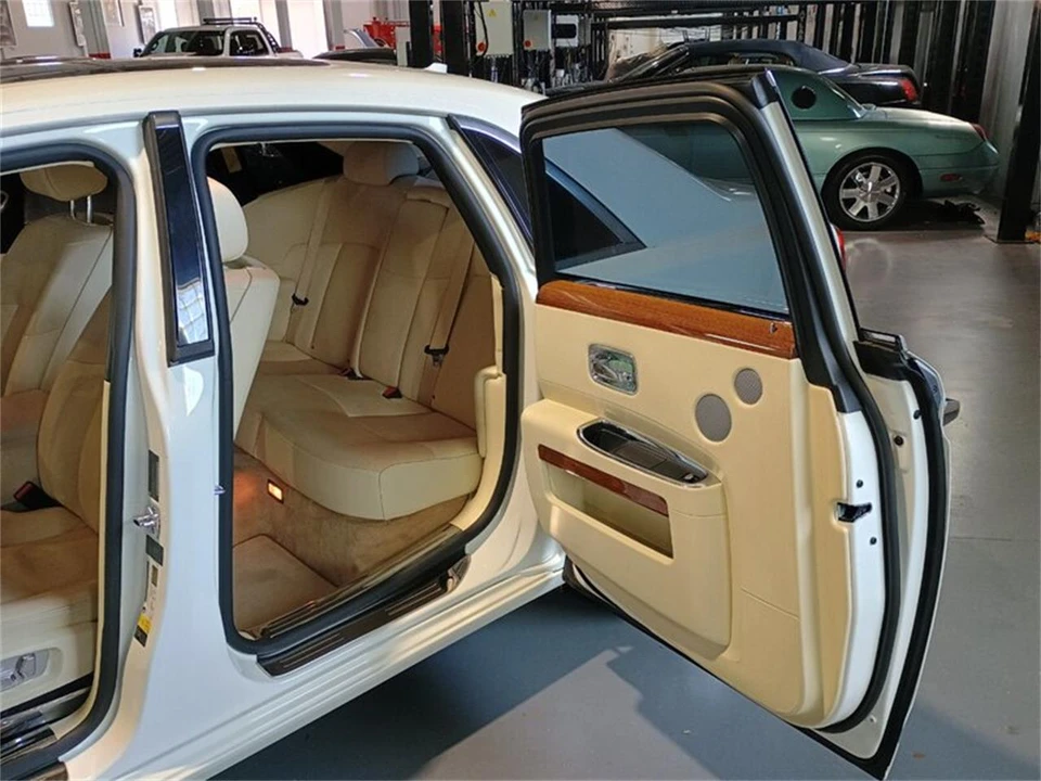 2011 Rolls-Royce Ghost 1st Gen - Image 27 of 31