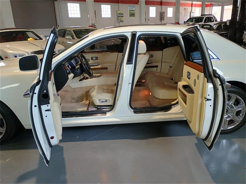 2011 Rolls-Royce Ghost 1st Gen - Image 26 of 31