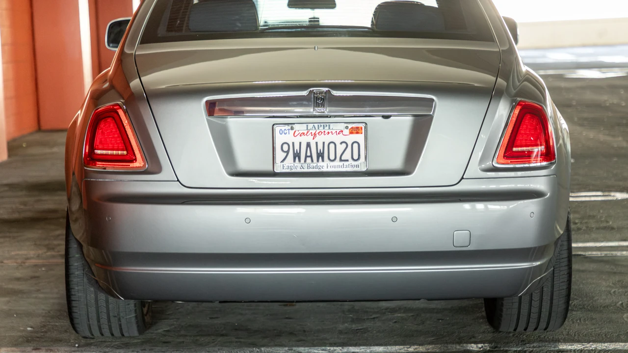 2011 Rolls-Royce Ghost 1st Gen - Image 16 of 31