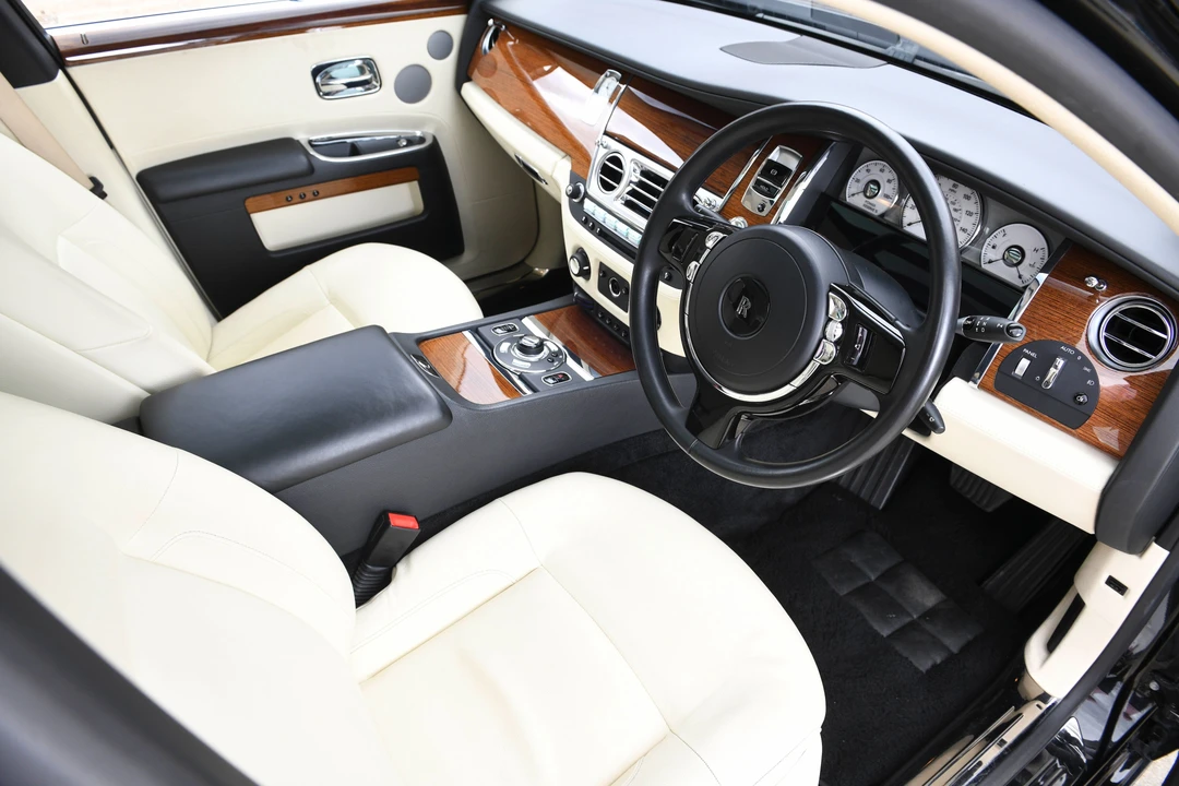 2011 Rolls-Royce Ghost 1st Gen - Image 2 of 31