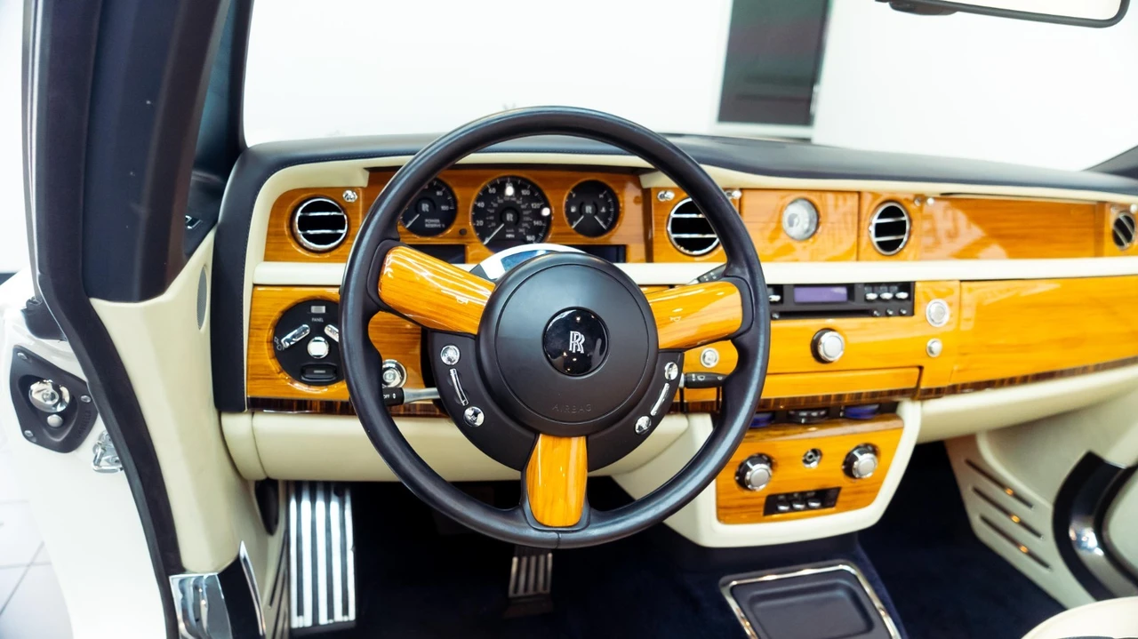 2011 Rolls-Royce Phantom VII - Image 24 of 31