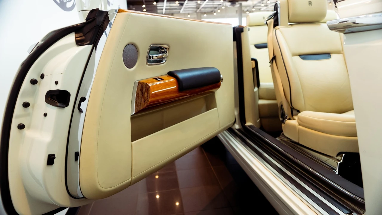 2011 Rolls-Royce Phantom VII - Image 23 of 31
