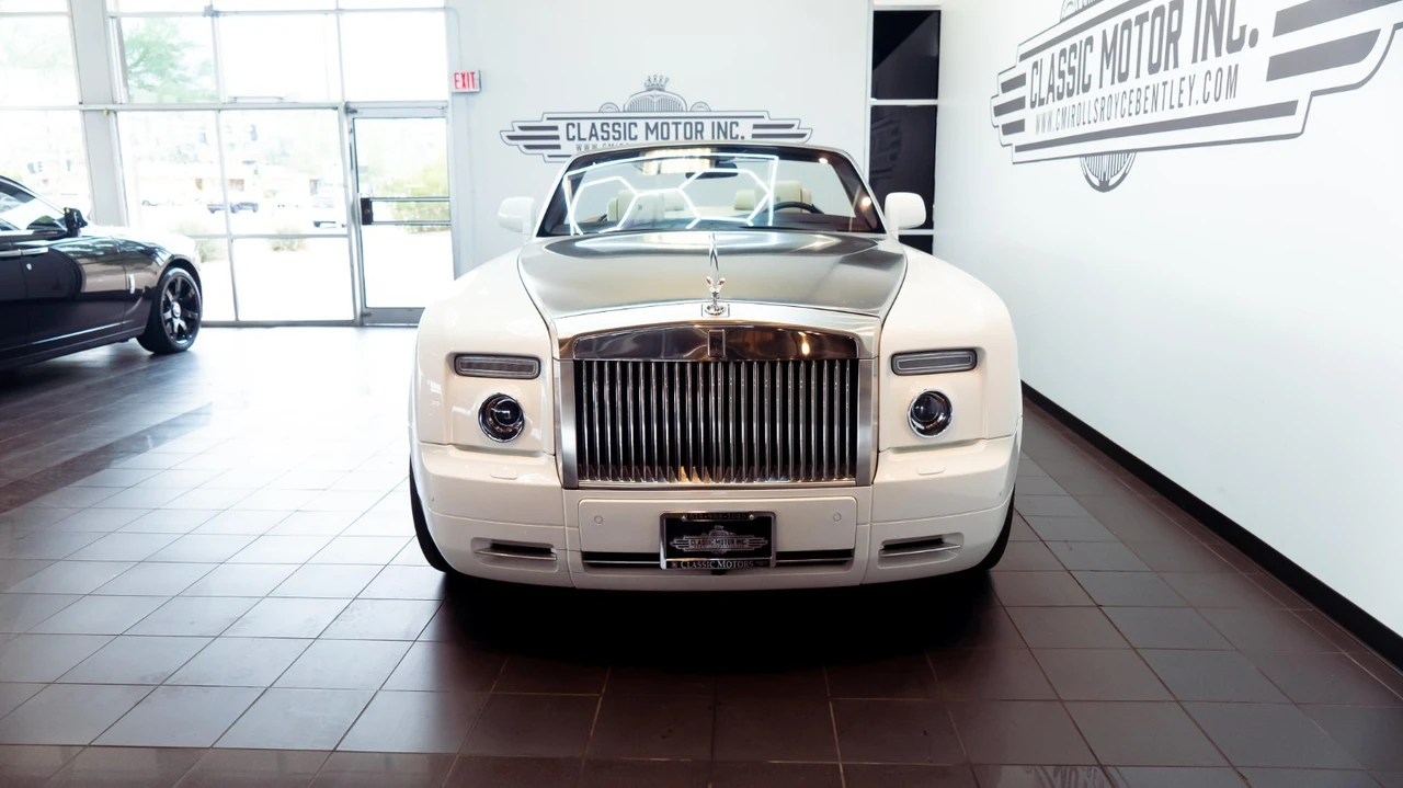 2011 Rolls-Royce Phantom VII - Image 2 of 31