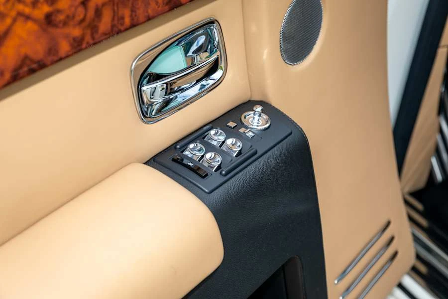 2011 Rolls-Royce Phantom VII - Image 27 of 31