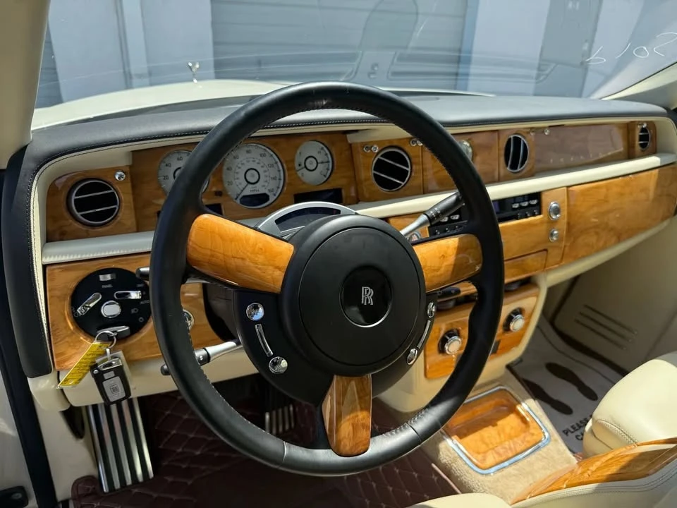 2011 Rolls-Royce Phantom VII - Image 17 of 19
