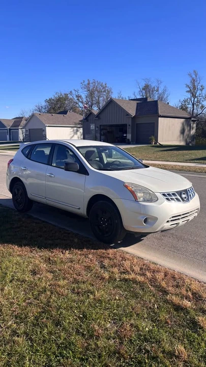 2011 Nissan Rogue - Image 2 of 6