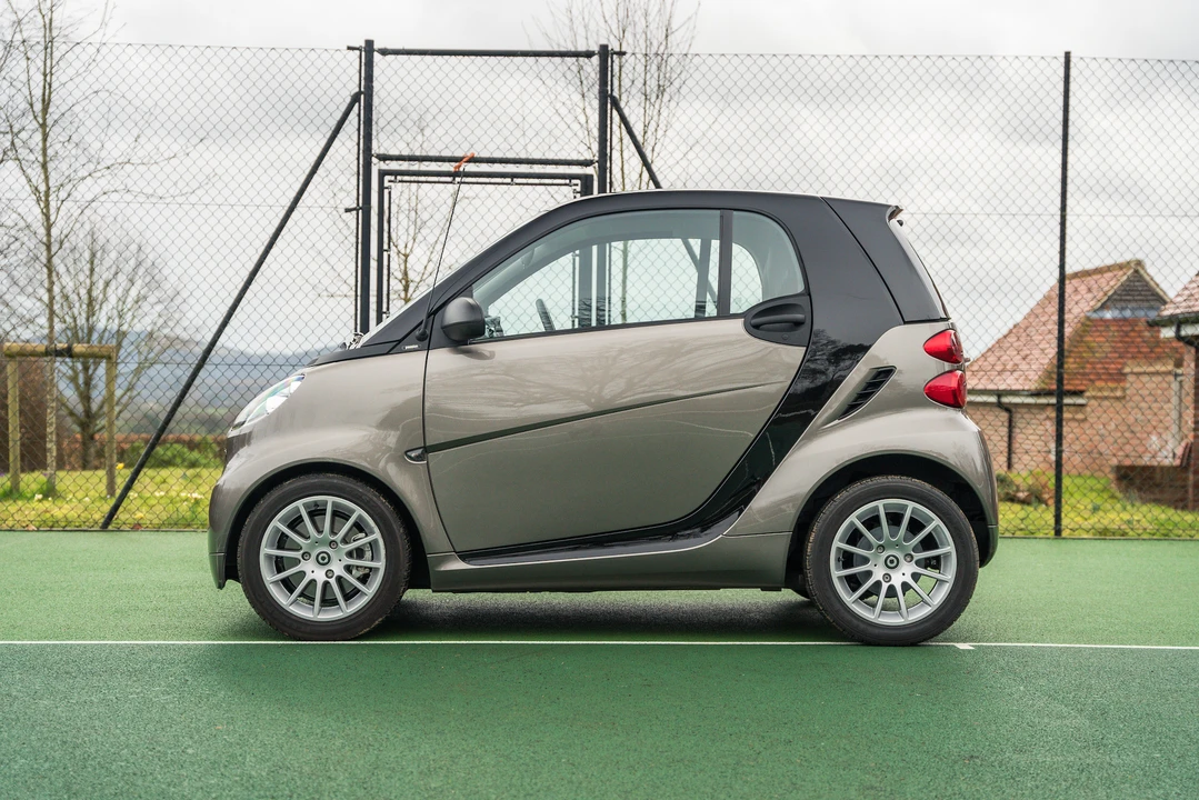 2011 Smart Fortwo 2nd Gen - Image 4 of 31