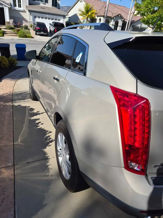 2011 Cadillac SRX - Image 2 of 3