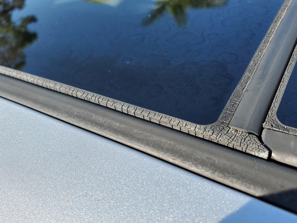 2011 Saab 9-5 2nd Gen - Image 23 of 31