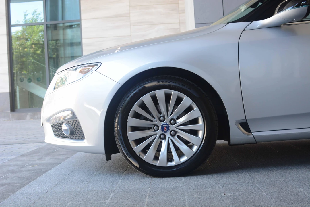 2011 Saab 9-5 2nd Gen - Image 24 of 29