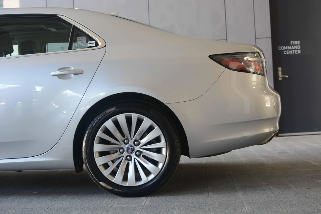2011 Saab 9-5 2nd Gen - Image 12 of 29