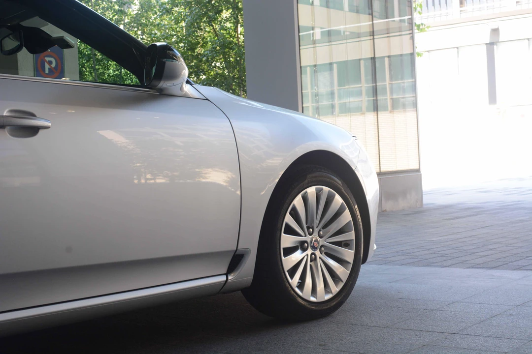 2011 Saab 9-5 2nd Gen - Image 16 of 29