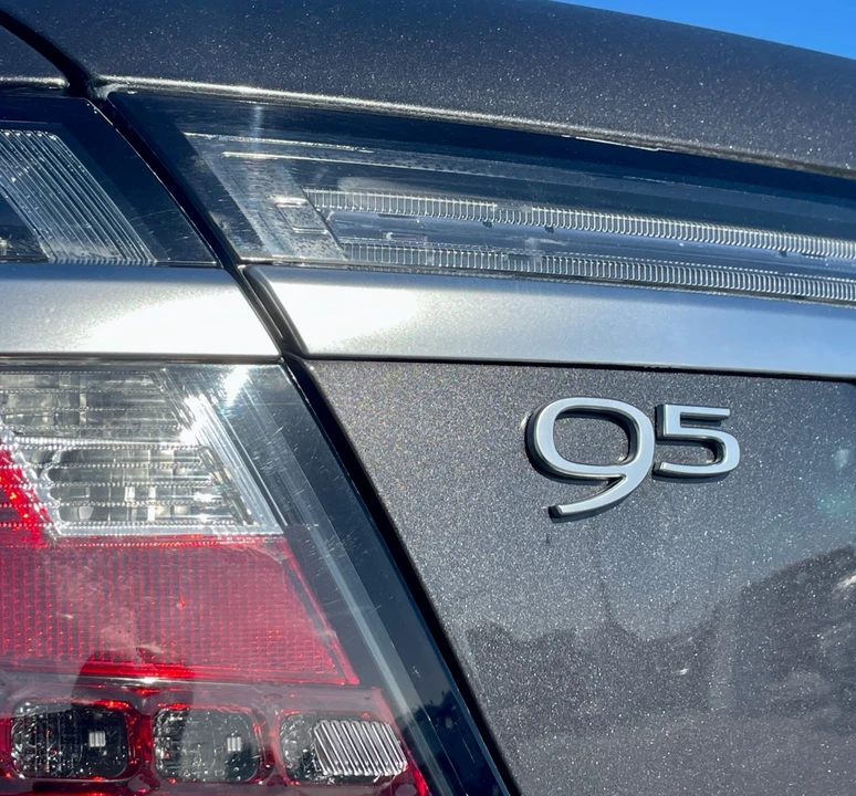 2011 Saab - Image 6 of 31