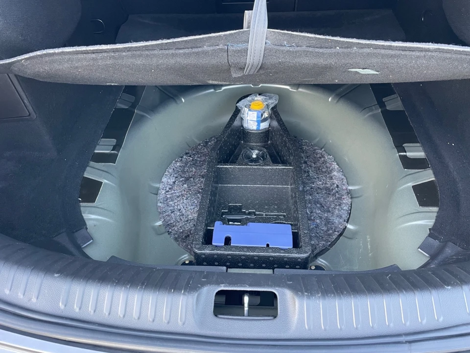 2011 Saab - Image 26 of 31