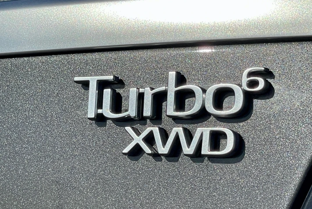 2011 Saab - Image 8 of 31