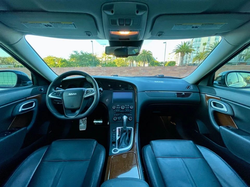 2011 Saab - Image 24 of 31