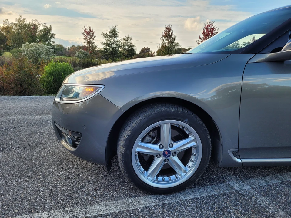 2011 Saab 9-5 2nd Gen - Image 19 of 31