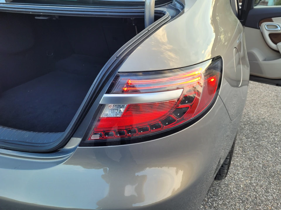 2011 Saab 9-5 2nd Gen - Image 28 of 31