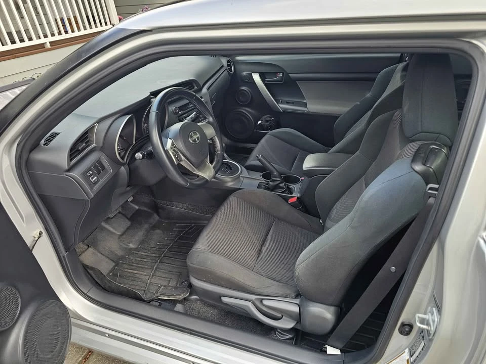 2011 Scion tC - Image 6 of 11