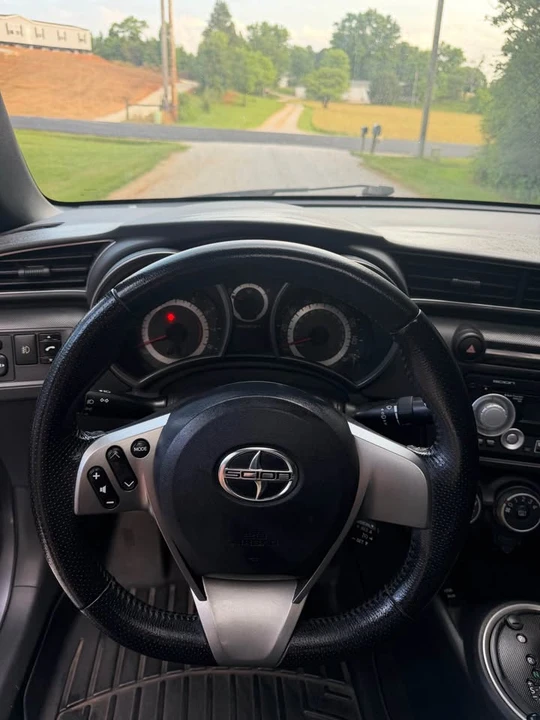 2011 Scion tC - Image 9 of 12