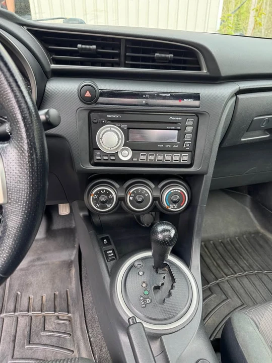 2011 Scion tC - Image 10 of 13