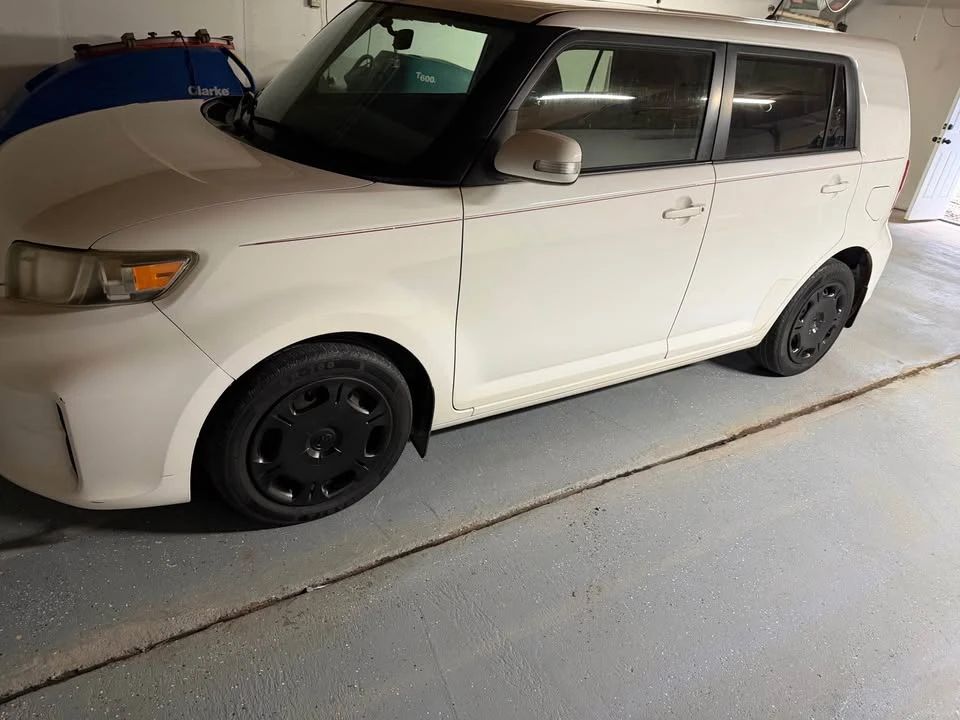 2011 Scion xB - Image 5 of 9