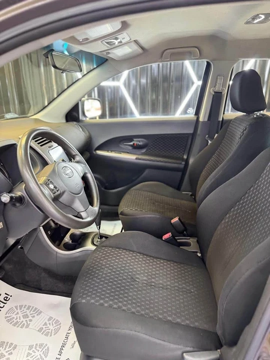 2011 Scion xD - Image 5 of 9